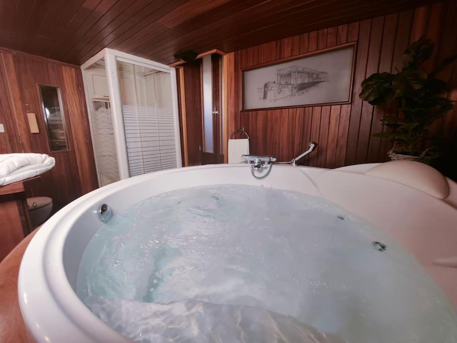 Peniche Relaxant Bateau-hôtel