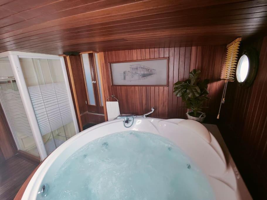 Peniche Relaxant Bateau-hôtel Sèvres
